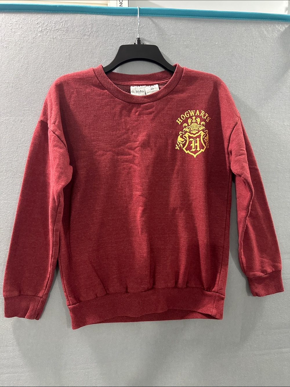 Warner Bros. Kids Hogwarts Crest Pullover Sweatshirt - Maroon & Yellow